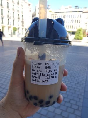 Vanilla soy milk bubble tea at Isla Cake in Madrid