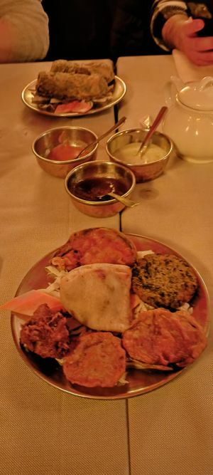 Vegetarian starters and Indian sauces (spicy, yogurt and mint, tamarind) at Ristorante Indiano Buddha in Treviso