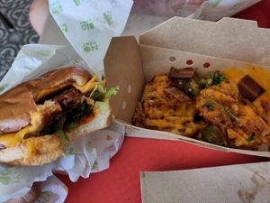 Spicy vegan Burger with cheesfrites at A Burgers in Toulon
