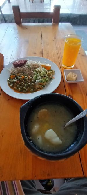 Lunch time menu at Comedor Vegetariano El Mandala in Palmira