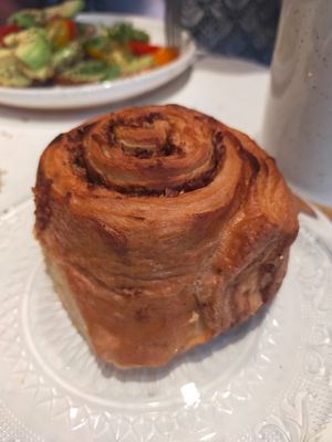 Cinnamon roll at Oats Day Long in Leuven