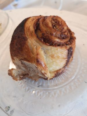 Cinnamon roll at Oats Day Long in Leuven