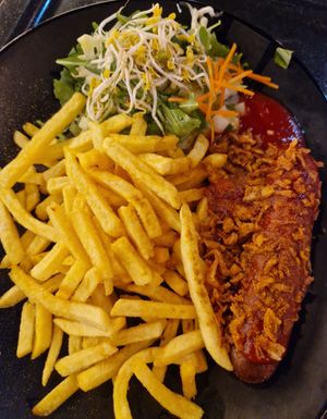 Currywurst Pommes vegan at KABINE Restaurant in Essen