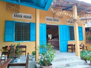 המקום מבחוץ. הליכה של 30 מטרים מהרחוב הראשי בין חצרות at Chickpea Eatery Thuan Chay in Hoi An