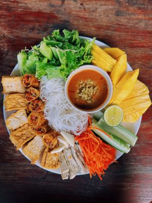 Vietnamese traditional food at Chickpea Eatery| Fully-vegan restaurant and cooking class at Chickpea Eatery Thuan Chay in Hoi An