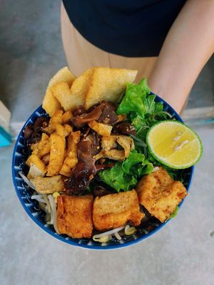 Vegan Cao Lầu at Chickpea Eatery| Fully-vegan restaurant and cooking class at Chickpea Eatery Thuan Chay in Hoi An