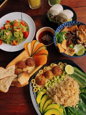 A vegan feast at Chickpea Eatery| Fully-vegan restaurant and cooking class at Chickpea Eatery Thuan Chay in Hoi An