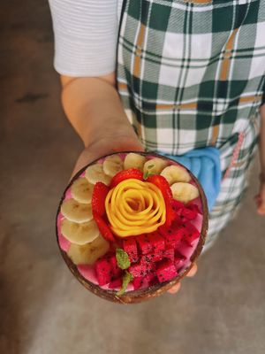 Vegan smoothie bowl at Chickpea Eatery| Fully-vegan restaurant and cooking class at Chickpea Eatery Thuan Chay in Hoi An