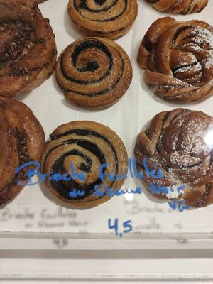 Brioche au sésame noir at Brioche Atelier in Gembloux