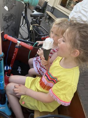 Oatly soft ice cone. Happy daughters, happy cows. 😋❤️  at Stach - Overtoom in Amsterdam