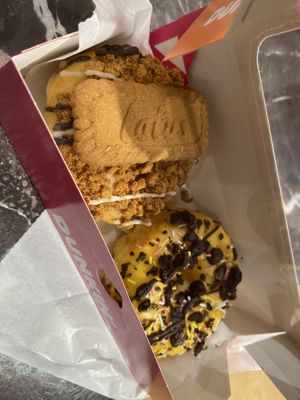 Spéculoos & banana/Oreo 🌱  at BRU - Dunkin' - A Gates in Zaventem