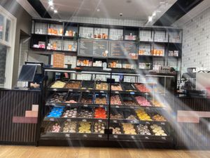 Inside  at BRU - Dunkin' - A Gates in Zaventem