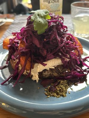 Sauerteig, Brot mit Cashew-Frischkäse   at Café Johanna in Hamburg