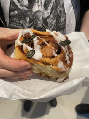Pumpkin spice cinnamon roll at Vegan A’Fairs  at Zonder Ei Bakkerij in Ghent