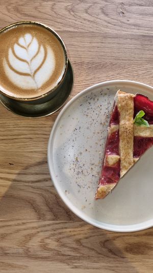 Rhabarber Erdbeer Kuchen at drei&zwanzig in Karlsruhe