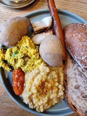 Veganes Rührei mit Salzkartoffel at drei&zwanzig in Karlsruhe