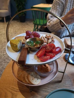 Frühstück für eine Person mit Käseauswahl at drei&zwanzig in Karlsruhe