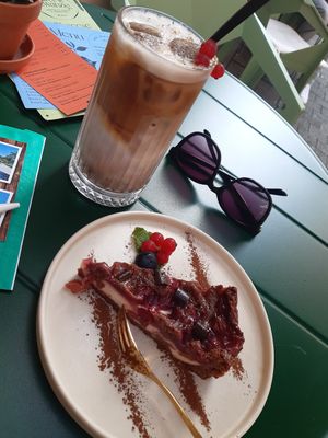 Iced Coffee with coconut milk / brownie-cheesecake with cherry at drei&zwanzig in Karlsruhe