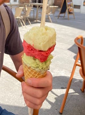 Lime/Rosemary/Ginger, Raspberry, Avocado & Lime, Mint Stracciatella - 4 scoops  at DOPPO Gelataria in Coimbra