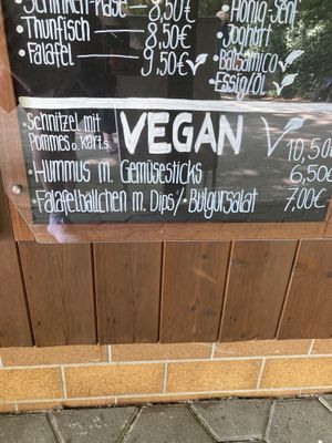 Menu 1 includes schnitzel   at Senftenberger Felsenkeller in Buttenheim