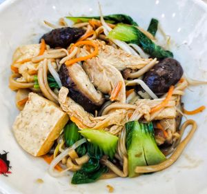 Mushroom brown rice ramen, light yet tasty at The Good Food Life in Central Singapore