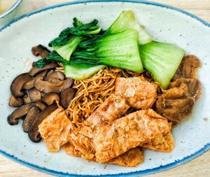 Kolo mee, their best dishes here, must try, really good, most recommended at The Good Food Life in Central Singapore