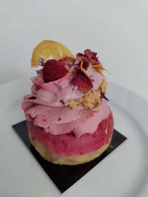 Raspberry at Emazing Cake Shop in Ljubljana