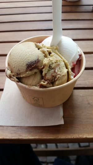 Mozartkugel und Schwarzwälder Kirsch at Chunks by KoRo in Jena