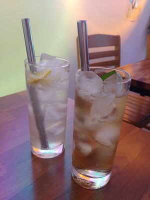 Lemonade and vegan 'honey' ade at Darc-en-Ciel in Seoul