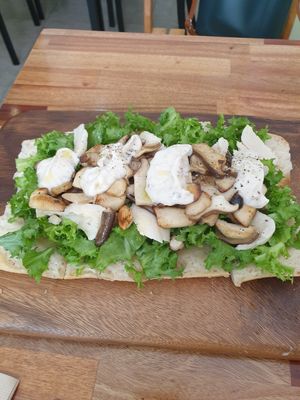 Mushroom Garden Flat Bread at Darc-en-Ciel in Seoul