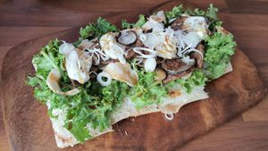 Flat bread "Hot Chili BBQ" at Darc-en-Ciel in Seoul