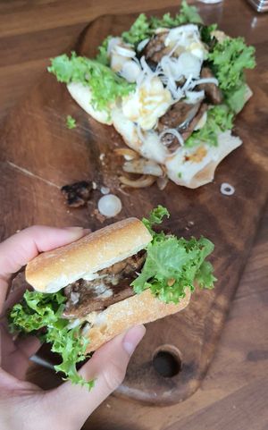 Flat bread "Hot Chili BBQ" - close-up at Darc-en-Ciel in Seoul