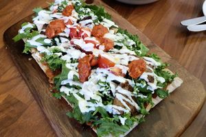 Flatbread "La Tomatina" at Darc-en-Ciel in Seoul