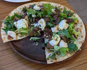 Flatbread pizza at Darc-en-Ciel in Seoul