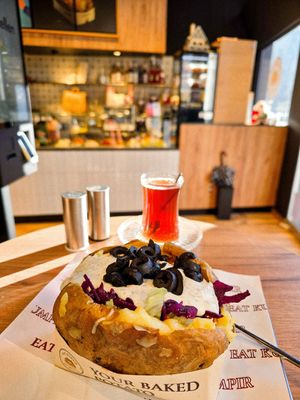 Cay Tee und Kumpir light. at Eat Kumpir in Cologne