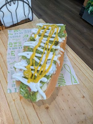 Completo Queso, Palta, Mayo at Estallido Vegano in Santiago