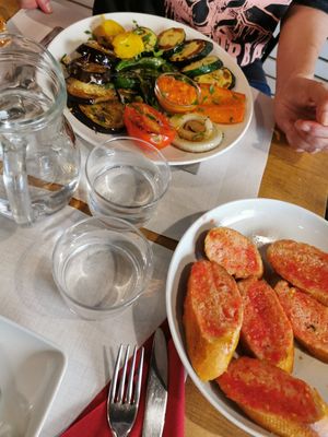 Grilled vegetables and tomato bread at Losai in Cadaques