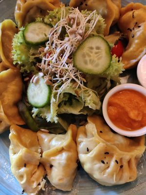 Momos véganes at Tibetan Convention Tea House in Florennes