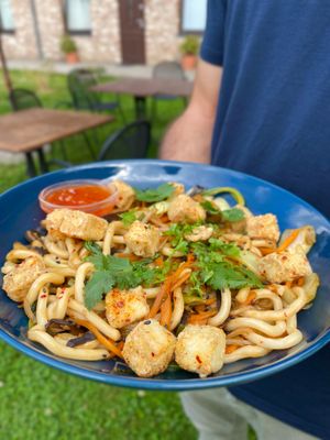 Udon sweet chili with crunchy tofu at Tibetan Convention Tea House in Florennes