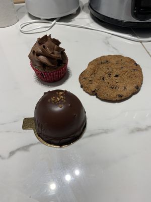 Cookies, muffins and a pastry  at Vegan Folie's in Paris