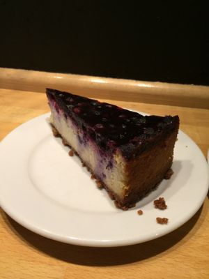 Vegan cheesecake at Vegan Folie's in Paris