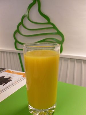 Everyday has its daily fresh juice fruit. They're all made with a slow rotation extractor, to keep all the vitamins of the fruits! at Vegan Folie's in Paris