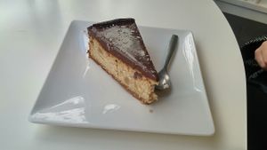cheesecake at Vegan Folie's in Paris