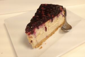 Cheesecake at Vegan Folie's in Paris