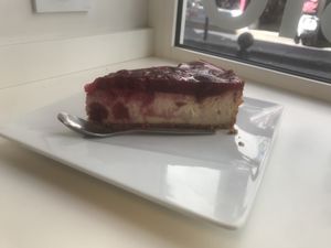 Cheesecake at Vegan Folie's in Paris