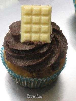 Cupcake du jour , trio de chocolat ... Ã  tomber !  at Vegan Folie's in Paris
