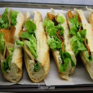 vegan sandwiches 100% organic at Vegan Folie's in Paris