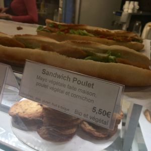 Vegan chicken sandwich at Vegan Folie's in Paris