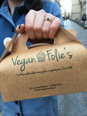Takeaway box! ❤️ at Vegan Folie's in Paris