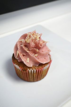 Almond/Orange Cupcake at Vegan Folie's in Paris